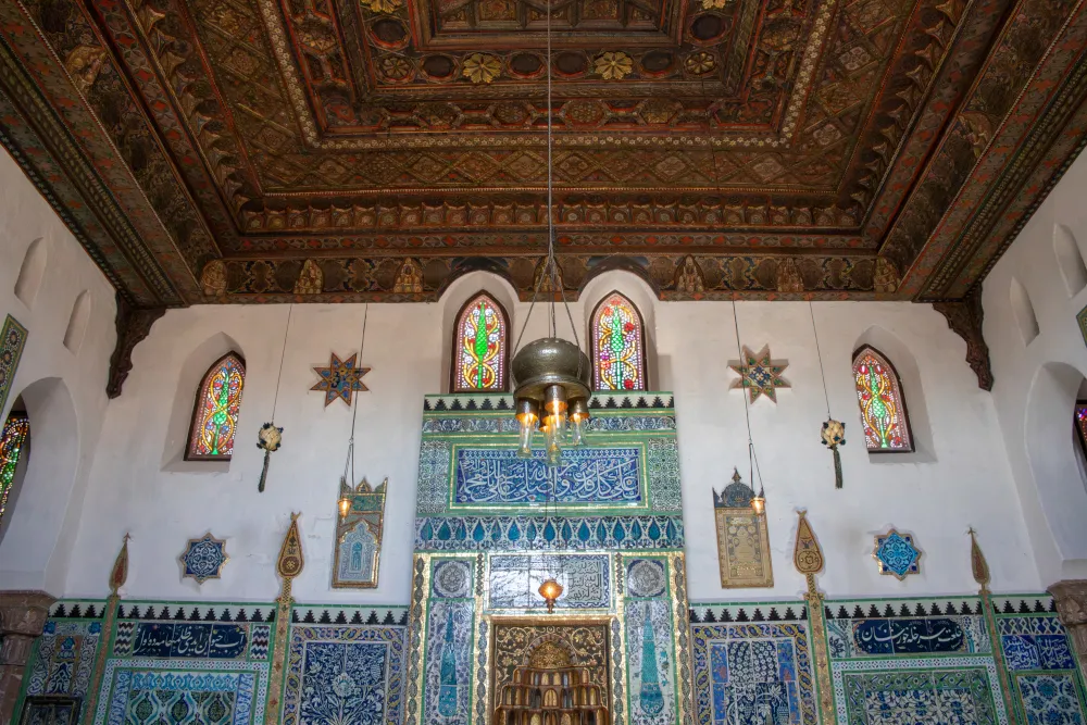 Vue sur la mosquee et le plafond